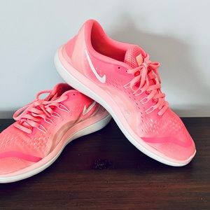 Nike Flex 2017 size 9.5 pink women’s running shoes